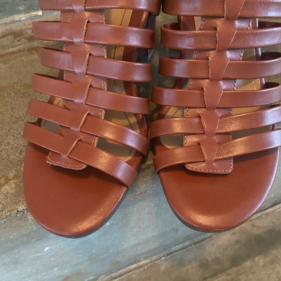 Vionic Tan Leather Strappy block heel Sandals - Picture 4 of 9